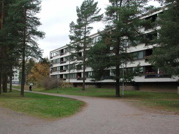 72 Myllypuron peruspiiri Ännu på 195-talet bestod KVARNBÄCKEN av skog och mark, men på 196-talet uppstod där ett höghusområde med närservice.