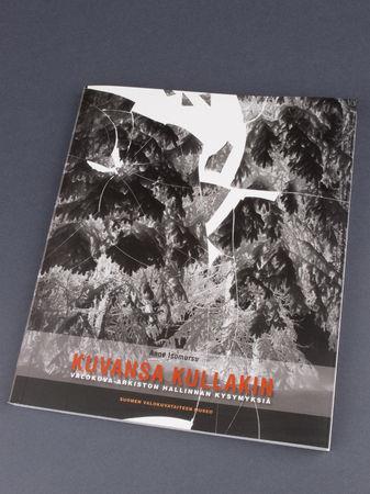 KOKOELMANHOITO Kuvansa kullakin valokuva-arkiston hallinnan kysymyksiä Kirjoittaja: Anne isomursu Julkaisija: Suomen valokuvataiteen museo Julkaisuvuosi: 2011.