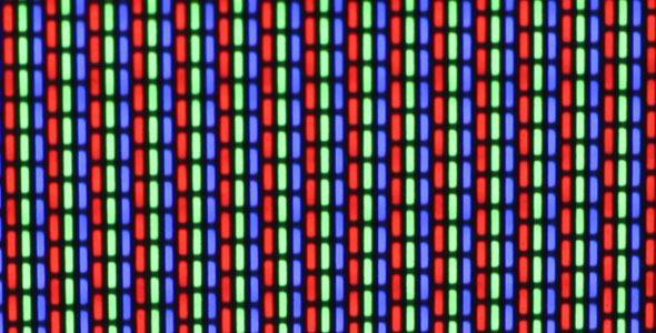 21 KUVA 16: Suurennos television kuvaruudusta (18) Painovärien CMYK-järjestelmää (C = syaani, M = magenta, Y = keltainen ja K = avainväri eli musta) kutsutaan subtraktiiviseksi, eli