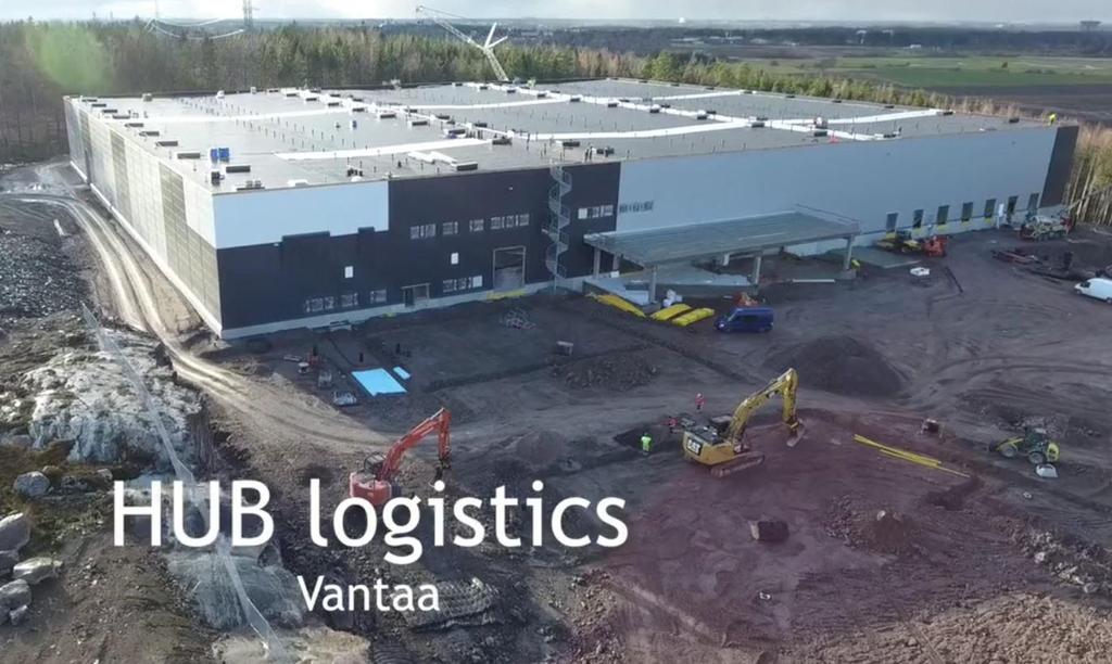 49 8 CASE AUTOMAATTITRUKKIEN KANNATTAVUUS 8.1 Varaston esittely Kuva 16. Hakkilan logistiikkakeskus lokakuussa 2016. Kuvakaappaus otettu HUB logistics Oy:n Vimeon sivuilta (Elfhill Oy 2016).