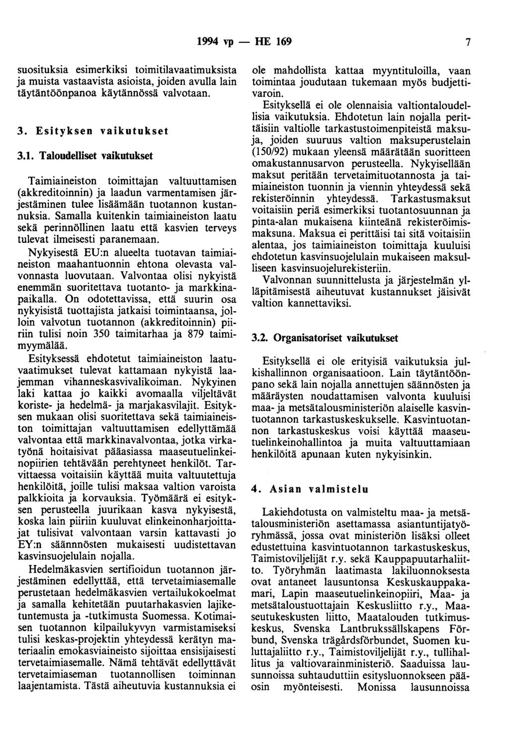 1994 vp - HE 169 7 suosituksia esimerkiksi toimitilavaatimuksista ja muista vastaavista asioista, joiden avulla lain täytäntöönpanoa käytännössä valvotaan. 3. Esityksen vaikutukset 3.1. Taloudelliset vaikutukset Taimiaineiston toimittajan valtuuttamisen (akkreditoinnin) ja laadun varmentamisen järjestäminen tulee lisäämään tuotannon kustannuksia.