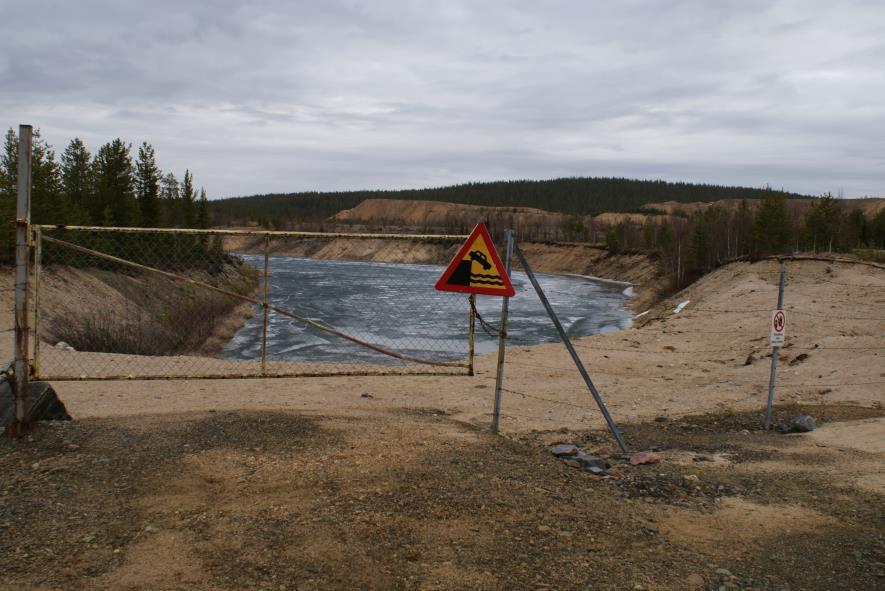 35 2.1 Avolouhoksen suositeltu sulkemisvaihtoehto Avolouhokset Avolouhosten suositeltu sulkemisvaihtoehto on: Kuervitikon ja Hannukaisen louhokset täytetään vedellä joko aktiivisesti tai