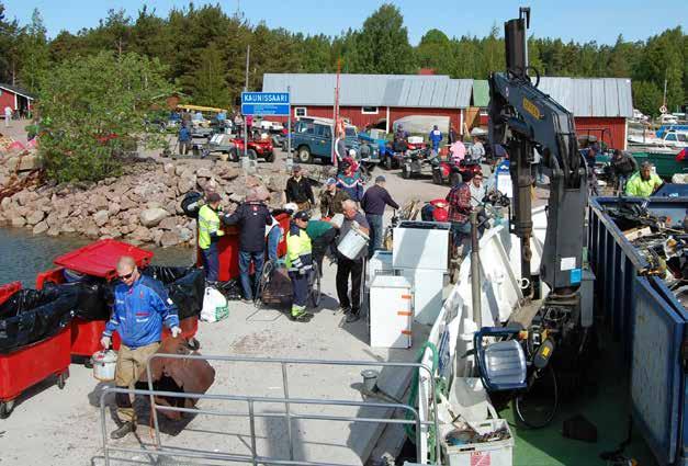 Jäteasemilla vastaanotetut jätteet 2015 Puujäte 3 715 tn Lajiteltava jäte 2 419 tn Metalli 1 647 tn Risut 1 578 tn SER 1 449 tn Haravointijäte 1 428 tn Tiili/betoni 1 288 tn Energia 1 239 tn