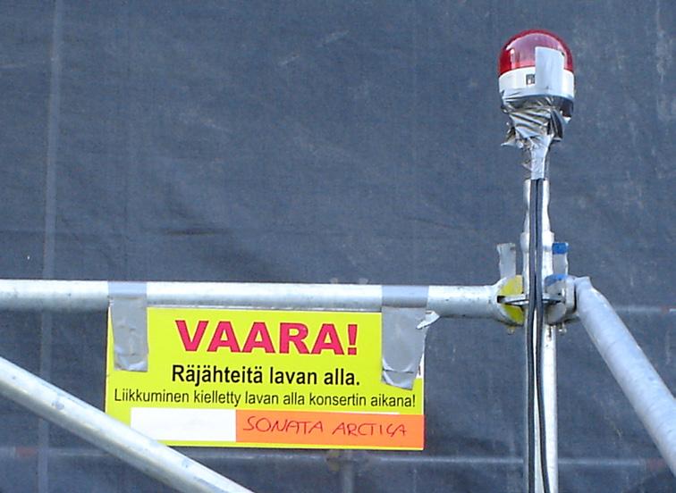 4.11. Sähköt Yleisötapahtumissa sähköasennusten turvallisuudesta vastaa tapahtumajärjestäjä. Tehostetoteutuksissa käytettävien sähkölaitteiden ja -johtojen tulee täyttää sähköturvallisuusmääräykset.