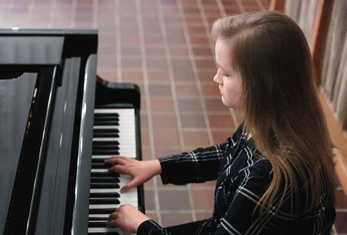 MUSIIKKI Yksilöopetus KANSALAISOPISTON MUSIIKIN KURSSIT Opiskelijat otetaan ilmoittautumisjärjestyksessä. Opetusta annetaan kaikenikäisille, ellei kurssin kohdalla ole toisin mainittu.