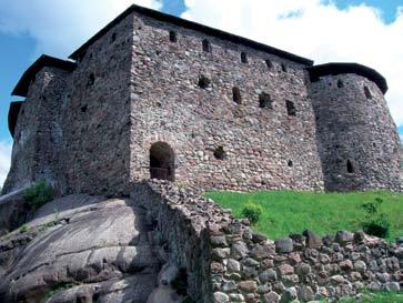 kakelugnar pryder rummen i träslottet som omges av en gammal park med många ovanliga träd. Inkörsporten till Svartå kom till 1859. Svartå slott och dess parkområden ägs idag av Magnus Linder.