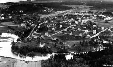 Karis landskommun och Karis köping förenades 1.1.1969 och år 1977 blev Karis äntligen stad. Den 1.1.2009 kommer Karis stad att gå samman med Ekenäs stad och Pojo kommun.