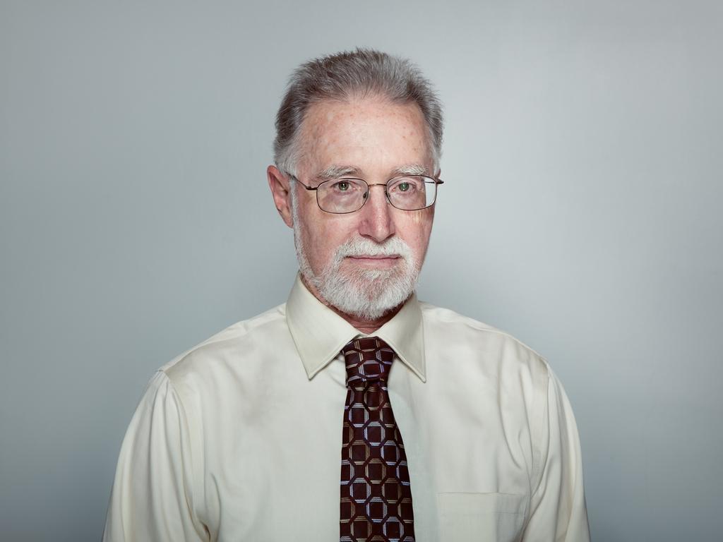 ROBIN HAHNEL Robin Hahnel (s. 1946) on taloustieteen emeritusprofessori American University -yliopistossa ja taloustieteen professori Portland State University -yliopistossa.