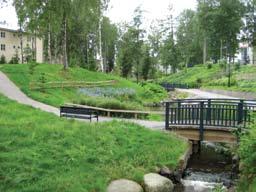 4.4.7 Aluekohtaiset tiedot Aarrepuisto - Klenodparken (1.) Nykytila Aluetta kehitetään kaupungin kannalta merkittävänä virkistysja ulkoilualueena, joka jäsentää kaupunkirakennetta (YK2002).