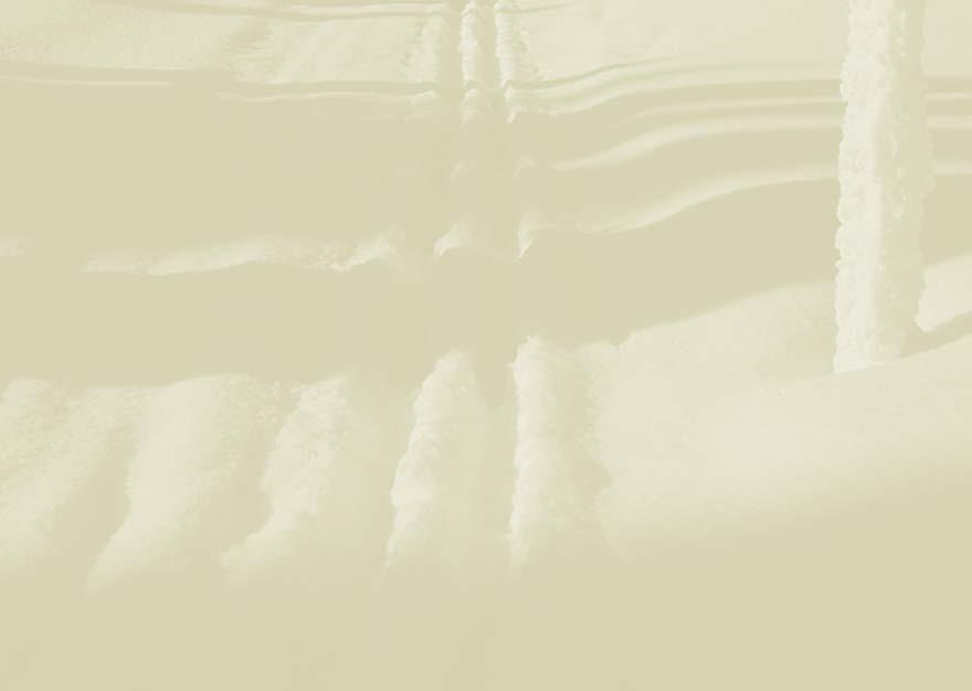 Hyvä on hiihtäjän hiihdellä, kun ystävä häll on myötä, kun latu on aukaistu edessään mut parempi hiihdellä yksinään, tiens itse aukaista itselleen ja yksin uhmata yötä.
