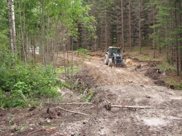 sellaisia luontotekijöitä, jotka olisi erityisesti huomioitava maankäytön suunnittelussa. 23. Suurmäki (LIITTEET, Kartta 3.