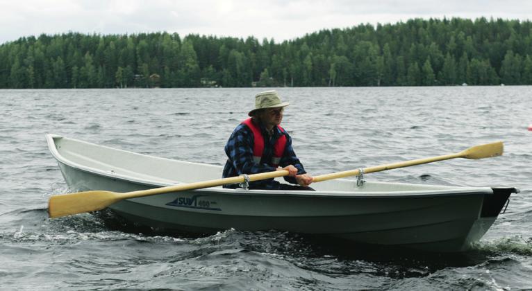 Meloja ei tee koskaan yhtä summittaista kauppaa melasta. Pertti Rovamo Mela ja airo ovat välineet, joilla lihasvoima siirretään veteen niin, että alus liikkuu mahdollisimman tehokkaasti.