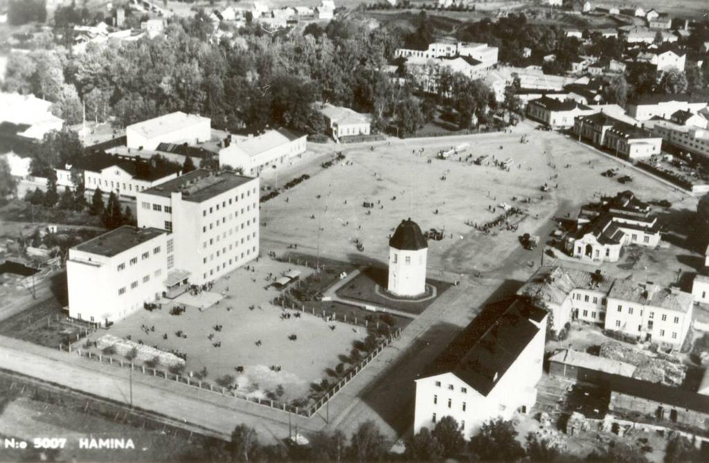 Bastionin purun jälkeen paikalle jätettiin osittain bastionin sisällä sijainnut lipputorni ja sen takana ollut ruutikellari (kuvat 2 ja 3).