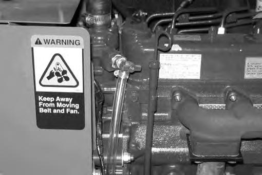 JÄÄHDYTYSJÄRJESTELMÄ TURVALLISUUS: Älä koske moottorin kuumaan jäähdytysnesteeseen konetta huollettaessa. Älä avaa jäähdyttimen säiliön korkkia kun moottori on lämmin.
