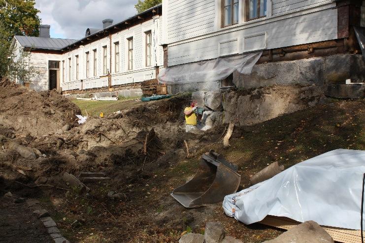 paikalla valvottiin myös tietoliikennekaapelin asennustöiden kaivuita. Arkeologisen valvonnan teki Esa Mikkola Museoviraston Arkeologisista kenttäpalveluista. 4.