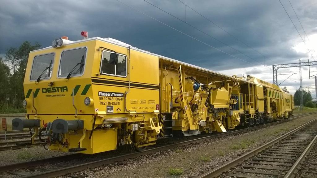 KUVA 27. Destia Rail Oy:n uusin tukemiskone Plasser and Theurerin valmistama UNIMAT 09-475/4S UKKO 5.1.