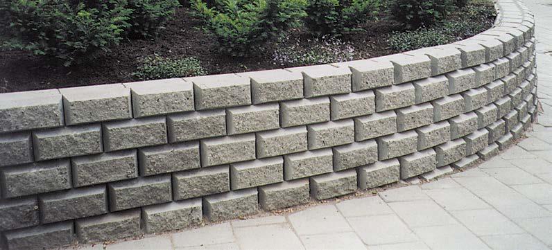 MUURIKIVET Koot ilmaistu pituus x syvyys x korkeus Betonilaatan muurikivillä saa näyttävän ratkaisun pihojen pengertämiseen ja porrastamiseen.
