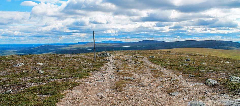 Vaellusreitti Hetta Pallas, 55 km Vuonna 1934 linjattu Hetta Pallas-reitti on Pallas Yllästunturin kansallispuiston vanhin reitti. Hetan päässä reitille pääsy vaatii venekuljetuksen Ounasjärven yli.