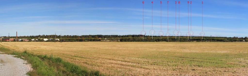Etäisyys lähimpään Urakkanevan voimalaan on noin 4,5 km. Kaikki voimalat näkyvät lähes kokonaisuudessaan. Kuva 46. Valokuvasovite kuvauspaikka 9.