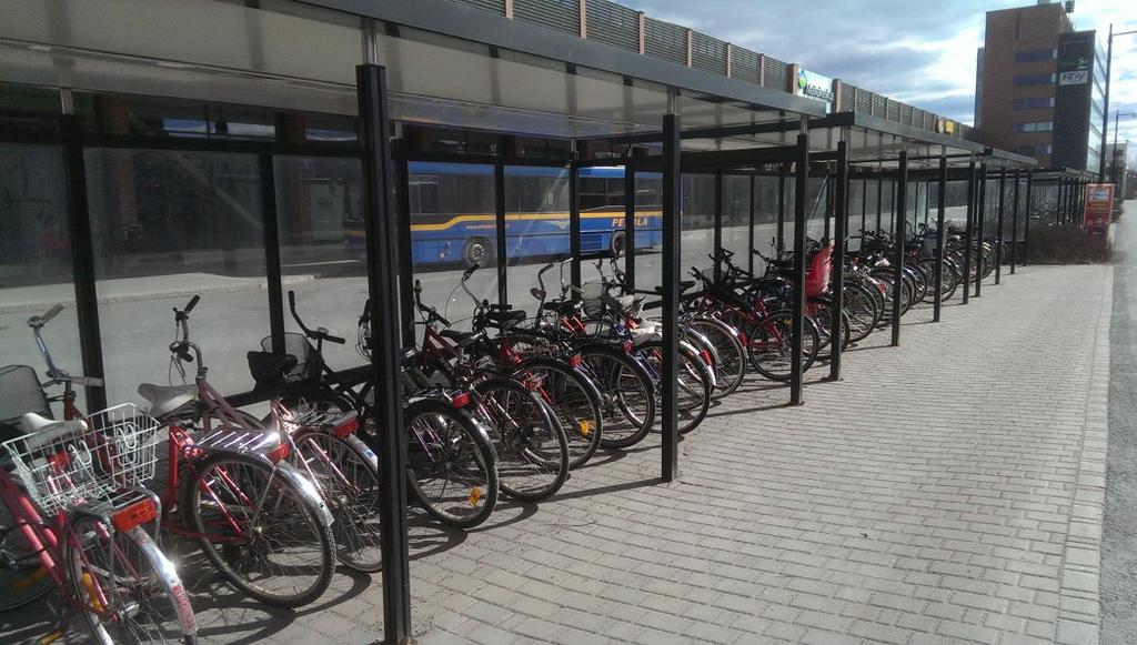 Kuva 7 Linja-autoaseman viereinen pyöräpysäköinti katos (Kuva Henri Luoto 2016).