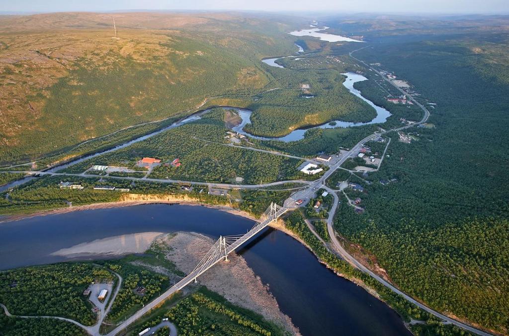 8 2 TENOJOKI 2.1 Esittely Tenojoki (Kuvio 1.) kulkee rajajokena 250(288) kilometriä Suomen ja Norjan välillä. Tenon vesistöalueesta 31 prosenttia sijaitsee Suomen puolella.