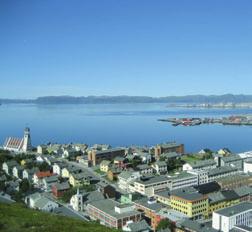 HAMMERFEST Tervetuloa maailman pohjoisimpaan kaupunkiin ja tähän jännittävään Jäämeren kaupunkiin, jonka sijainti on 70 astetta pohjoista leveyttä.
