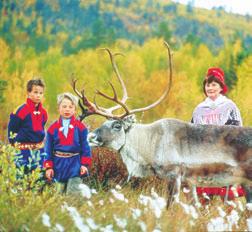 KARASJOK / KÁRÁ JOHKA / KARASJOKI Tervetuloa kokemaan kiehtovia ja eksoottisia elämyksiä Sápmin sydämeen - Karasjoelle. Täällä n. 90 % väestöstä puhuu saamea ja täällä laiduntaa noin 60.