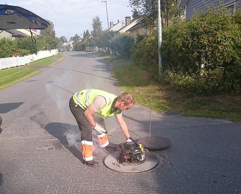 savun etu värillisiin savuihin verrattuna on se, ettei se värjää pintoja, jos savu pääsee purkautumaan kiinteistöjen sisälle. KUVA 11.