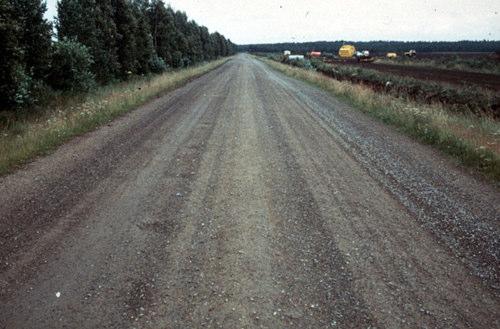 Tiellä olevat kuopat ja muut epätasaisuudet voidaan väistää tai ne ovat sellaisia, ettei ajonopeutta tarvitse niiden vuoksi hiljentää.