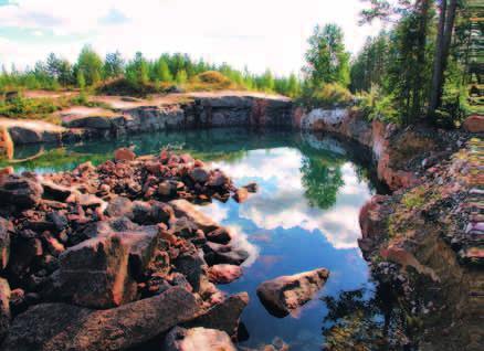 Pegmatiitin tutkimuslouhintaa toukokuussa 2005 kvartsiytimen löytämiseksi Luumäen Kännätsalon kaivoksen luoteispäästä. Panoraamakuva Kännätsalon eteläpään louhintatilanteesta vuonna 2007.