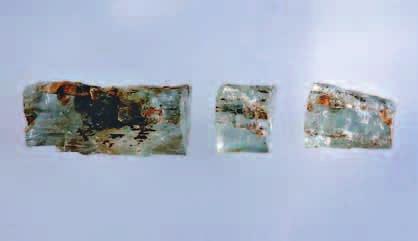 Jäähtyessään molemmat kiven puoliskot muuttuivat siniseksi (kuvat 7 ja 8, kuvan 7 keskellä alkuperäinen väri).