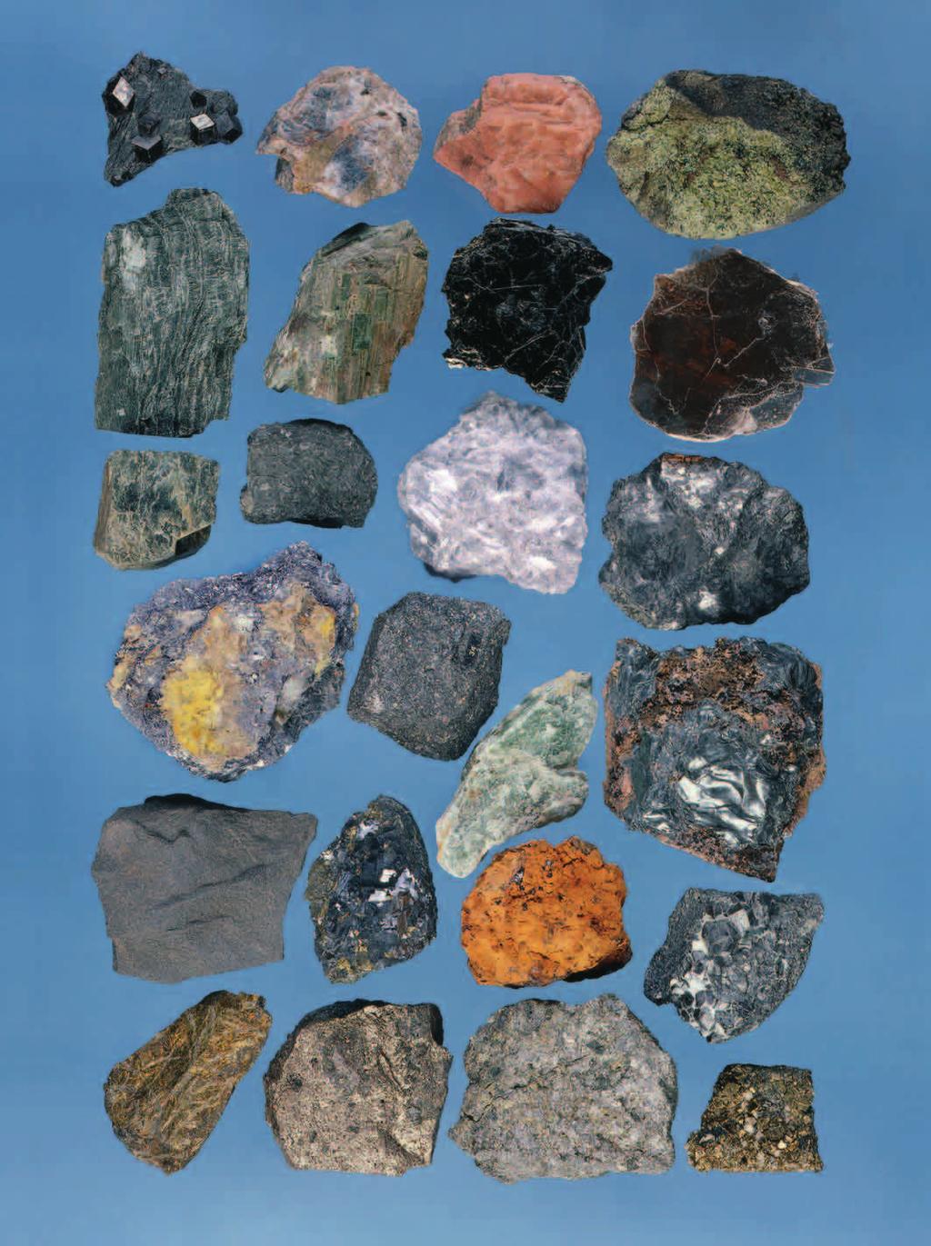 Kun tuntee maasälvät, siis plagioklaasin ja kalimaasälvän ylärivissä keskellä, niin osaa jo tunnistaa yli puolet maanpinnalla vastaan tulevista mineraaleista.