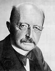 Max Planck (1858 1947) Planck tutki mustan kappaleen säteilyä ja päätyi 1990 malliin, jossa valo emittoituu energiakvantteina, jotka toteuttavat yhtälön E = hf Fysiikan