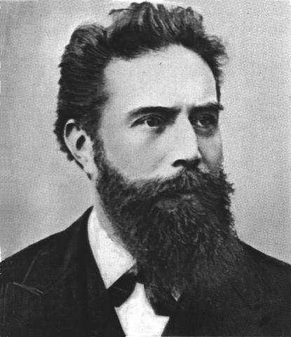 Wilhelm Röntgen (1845 1923) Löysi röntgen-säteilyn puolivahingossa Röntgen itse oli melko pihalla löydöksensä