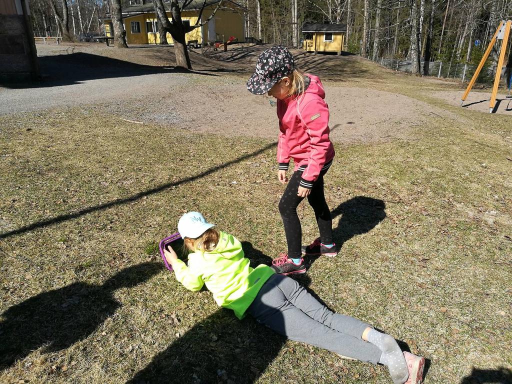 Uteliaisuus Uteliaisuus on ihmisen luontainen ominaisuus, tunne, joka ajaa jo aivan pienen ihmisen oppimaan. Koulun tehtävä on ylläpitää ja ruokkia tätä oppilaan sisäistä liekkiä.