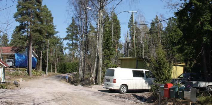 Kevyen liikenteen reitin sujuvaan ja turvalliseen linjaukseen tulee tarkemman suunnittelun myötä kiinnittää erityistä huomiota.