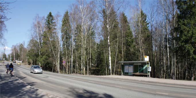 Läntisempi vaihtoehto sijoittuu Espoonlahden koulun eteläpuolelle ja itäisempi Koulumäen koulun kaakkoispuolelle.