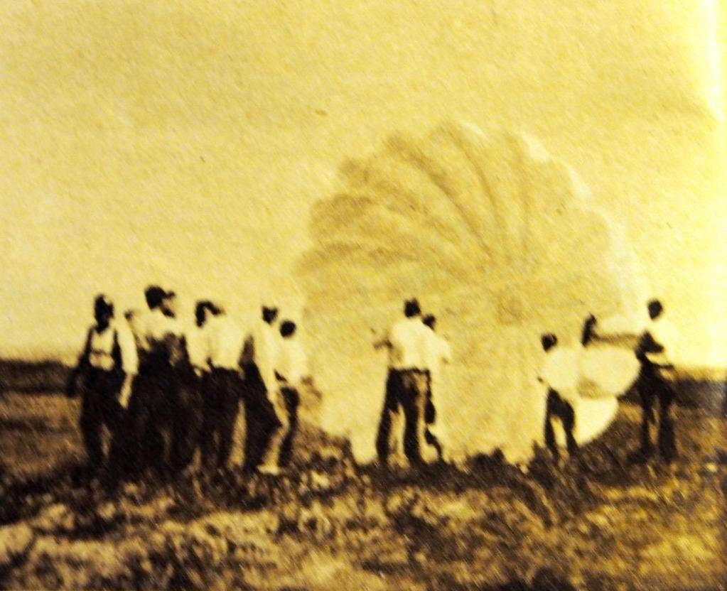 Myös toisessa suurvallassa USA:ssa otettiin AERO lehden mukaan vuonna 1935 käyttöön hyppytornit. Siellä urheilua saatettiin kutsua nimellä parachuting.