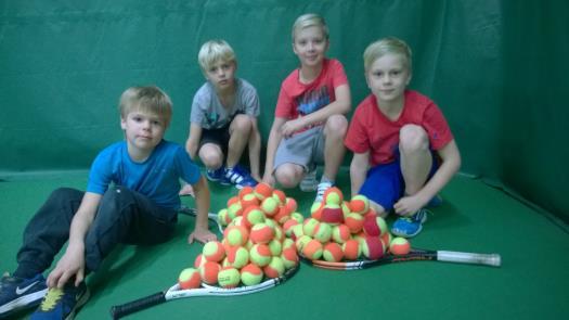 JUNIORITENNIS Juniorivalmennuksen tapahtumia marras-joulukuussa Marras-joulukuu 8.11. Green Team kotihallileiri 14.-16.11. Kilpavalmennuksen leiri Pajulahdessa 29.11. Mini ja Miditenniskiertue Freedom Fund arenalla 7.