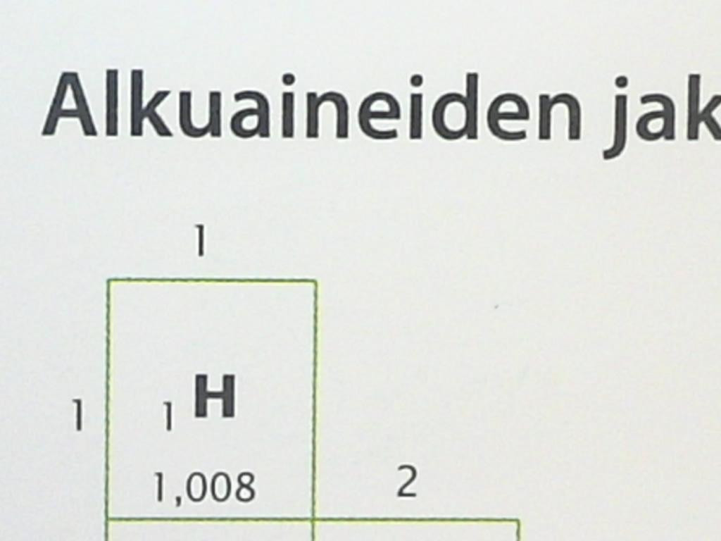 Molekyylimassa, M (moolimassa) = Yhdisteessä olevien atomien suhteellisten atomimassojen (A r ) summa esim.