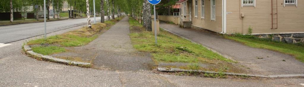 Useimpien jalankulku- ja pyöräilyväylien tyyppi on yhdistetty pyörätie ja jalkakäytävä, mikä on sopiva alueen kokoon sekä väestö- ja liikennemääriin nähden.