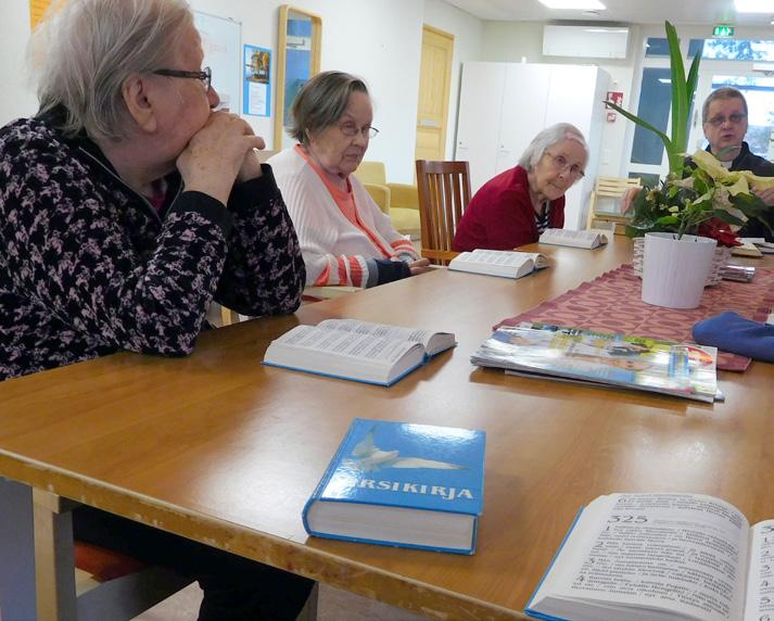 Yhdessä muiden kanssa on mukava tapailla tuttuja säveliä ja tavoitella