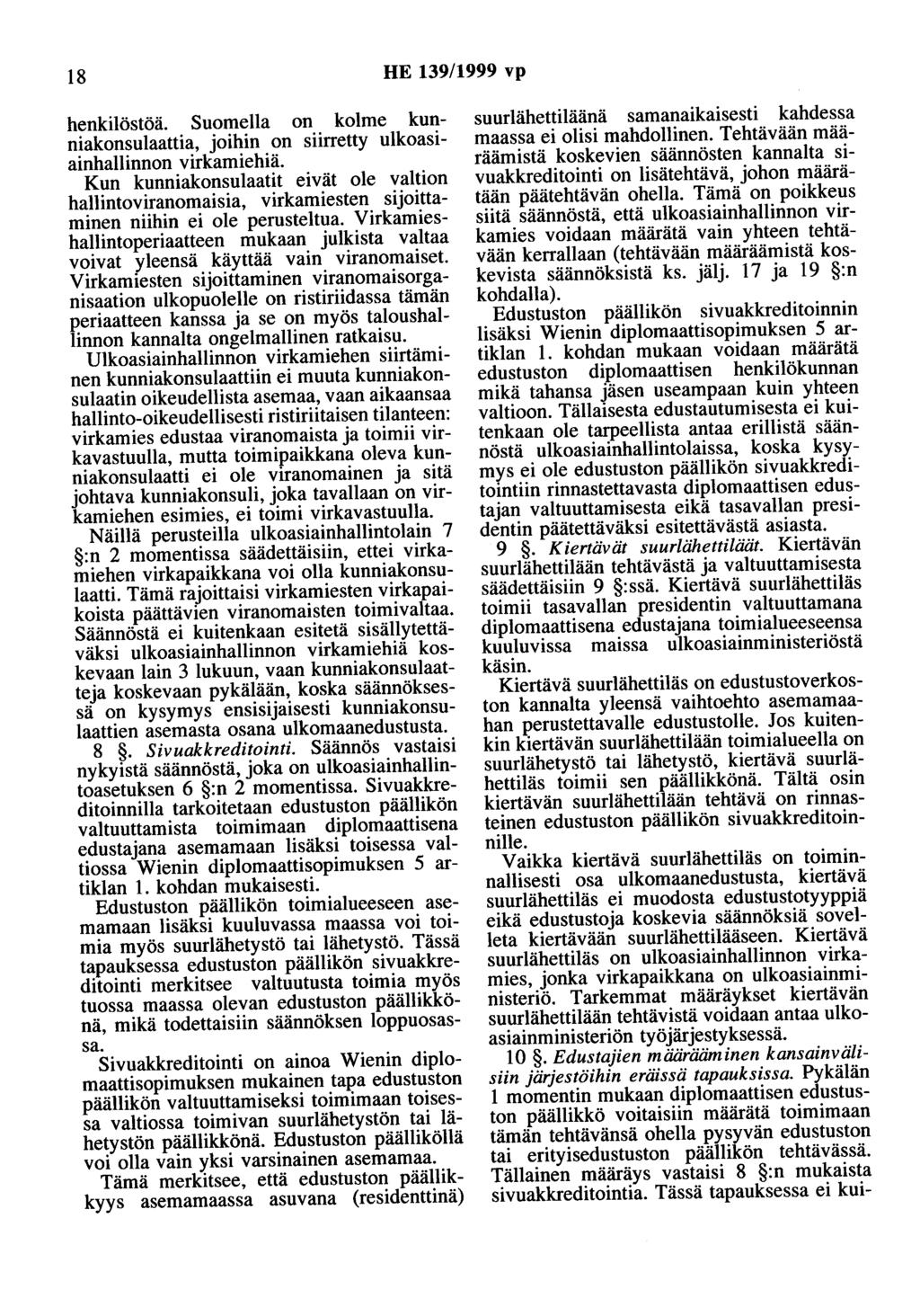 18 HE 139/1999 vp henkilöstöä. Suomella on kolme kunniakonsulaattia, joihin on siirretty ulkoasiainhallinnon virkamiehiä.