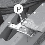 Vaunun kytkeminen - Vaunu kytketään traktorin vetolaitteeseen - ota ohjaustanko (A) pidikkeestä (P) 1) - käännä pidike (P) vetopuomiin päin - Ohjausvarsi (A) kytketään Ø 50 kuulaan -