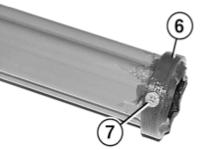 Nivelakselin päällekkäinen osuus muuttuu myös, kun koneen vaakatasoinen kulma traktoriin muuttuu, esim. kun ajetaan kumpareen yli tai kuopan läpi. Sitä varten on varattava 2-5 cm.