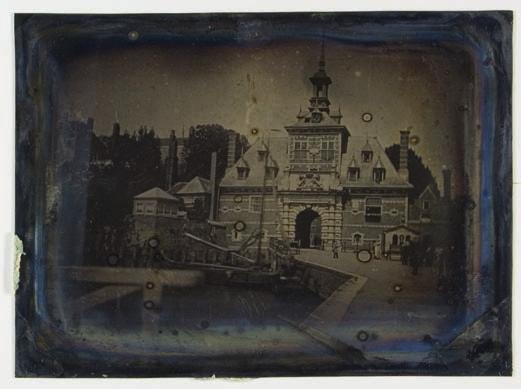 3. Mikä on daguerrotyyppi? 3.1 Historia ja konteksti Daguerrotypia oli ensimmäinen menestyksekäs valokuvausmenetelmä valokuvauksen historiassa. Se esiteltiin tammikuun 7.