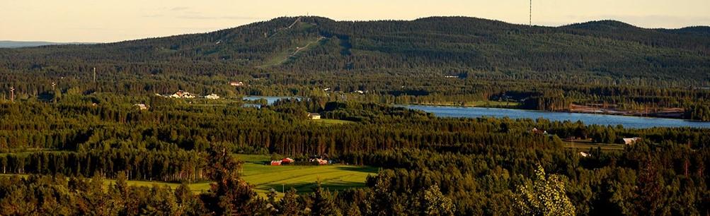 Kesän 2017 sukutapaaminen Kuulkaamme korpien kuiskintaa, jylhien järvien loiskintaa Ensi kesän sukutapaamisreissun teemmekin Sotkamon Vuokattiin!