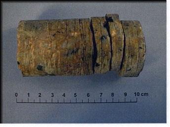 Kairausnäytteen viipaloilumista ( core discing) kahden lähekkäisen rikkonaisuusjakson välissä reiän KR7 kairaussyvyydeessä 77 5, 8 m. LOVIISA, H STHOLMEN BOREHOLE KR7 LITHOLOGY FRACT. FREQ. /m AC.