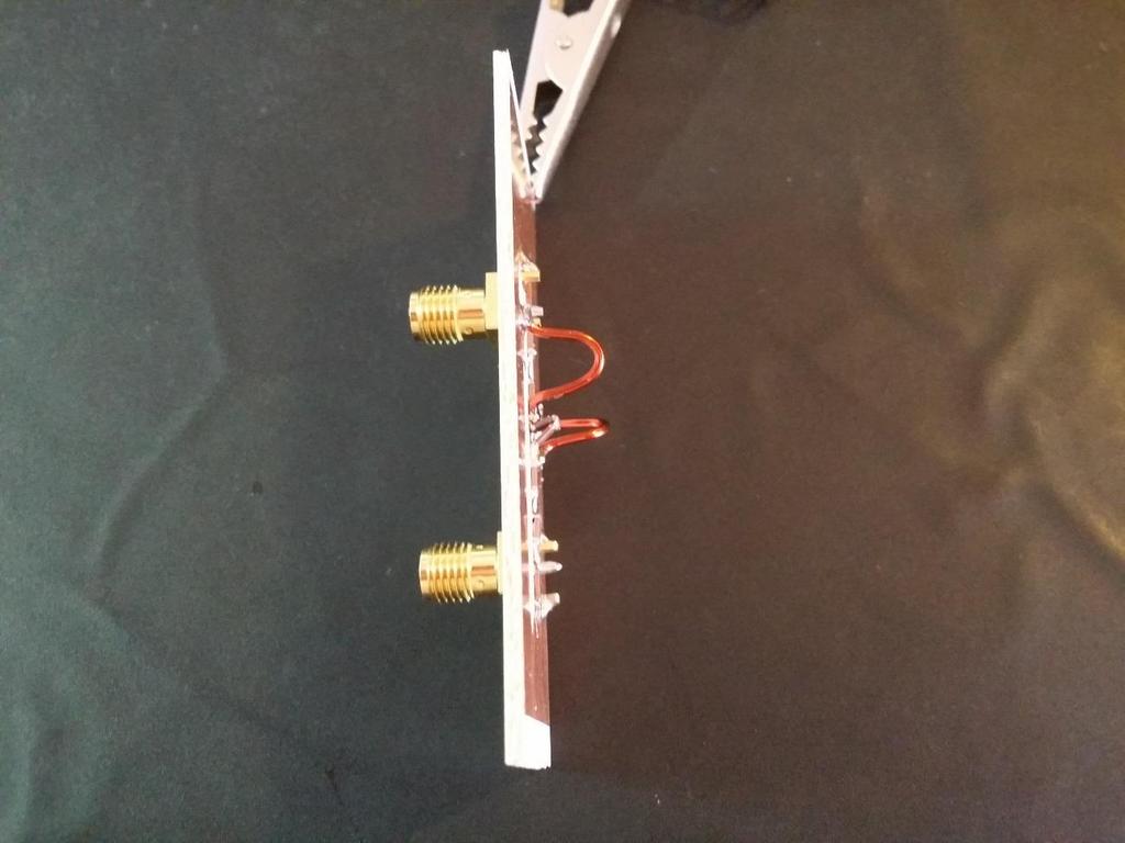 24 5.3 Toisen prototyypin testaus Ensimmäisessä prototyypissä ilmenneiden ongelmien takia lisänä päätettiin rakentaa toinen versio, jossa kaistanleveydeksi tuli 20 MHz.
