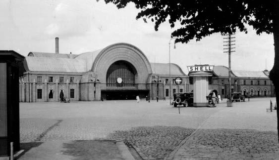 5 Viipurin vanha rautatieasema valmistui 1870, ja syyskuussa aloitettiin rautatieliikenne Helsinki Riihimäki Viipuri Pietari.